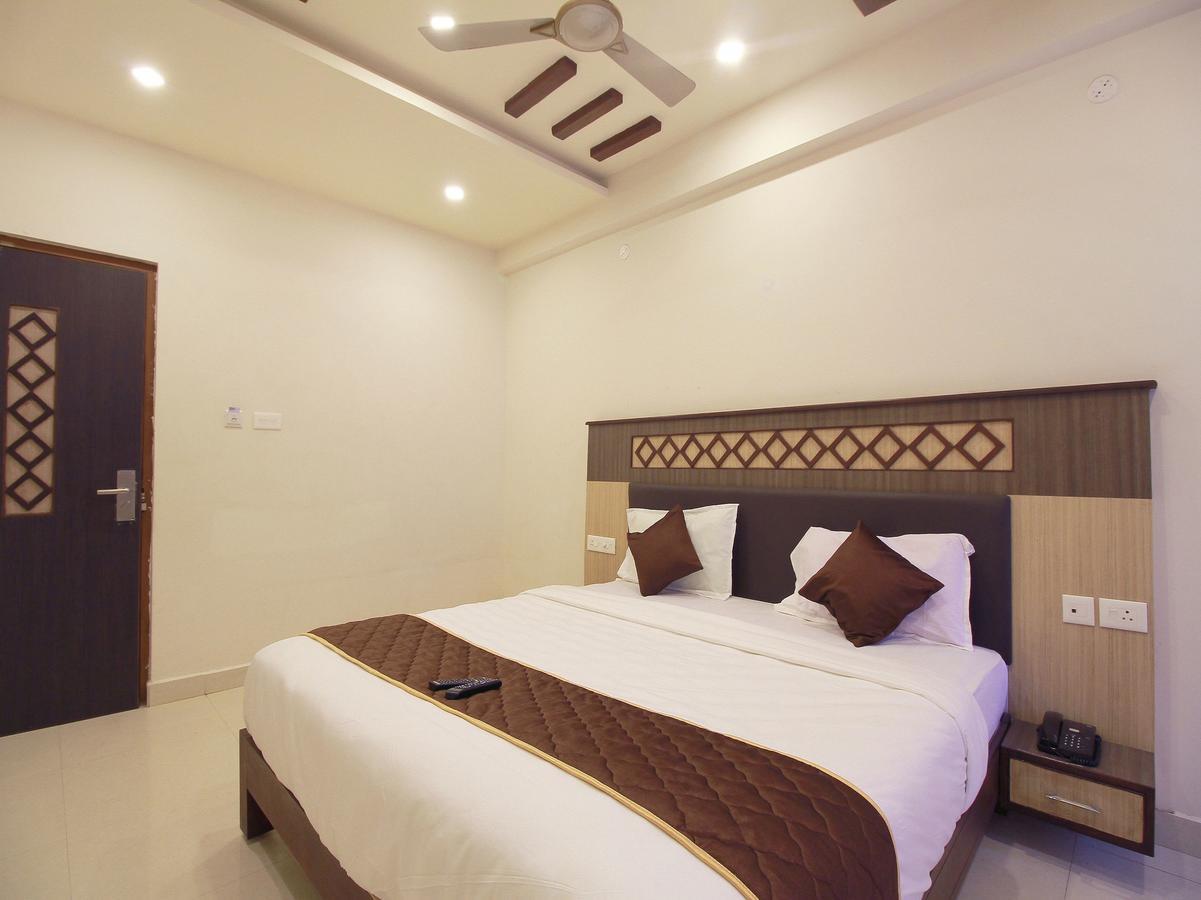 Oyo 11489 Pkn Classic Regency Madurai Buitenkant foto